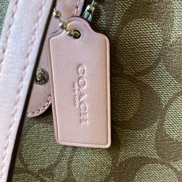 Coach Tag - Picture 2 of 3
